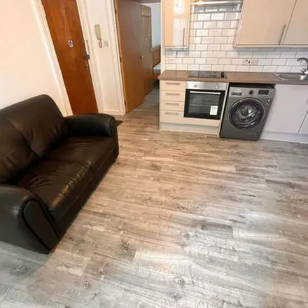 Rent this 1 bed apartment on Richmond Road in Cardiff, CF24 3BU