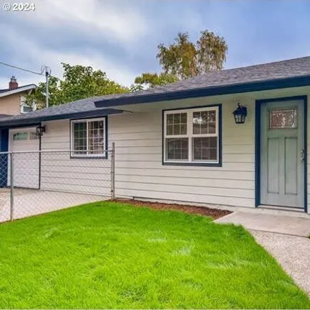 Image 4 - 8516 N Calhoun Ave, Portland, Oregon, 97203 - House for sale