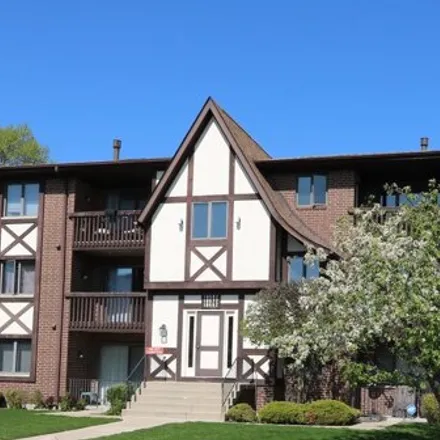 Buy this 2 bed condo on 10521 Palos Place in Palos Hills, IL 60465