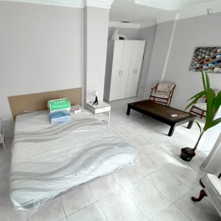 Rent this 4 bed apartment on Mundo ilusión tiendas LEGO in Gran Via de les Germanies, 8