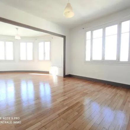 Rent this 3 bed apartment on 22 Rue Domrémy in 69003 Lyon, France