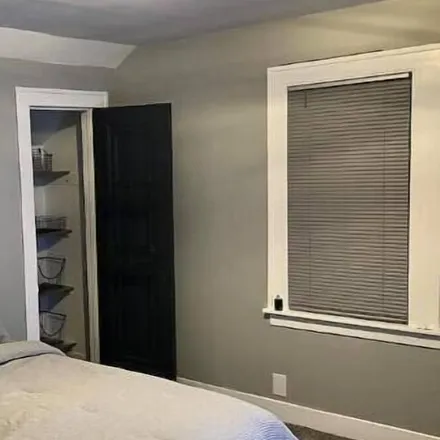 Rent this 1 bed apartment on Detroit