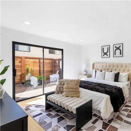 Image 5 - 6065 Hazelhurst Place, Los Angeles, CA 91606, USA - Condo for sale