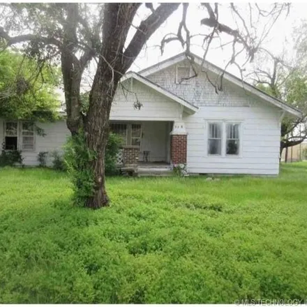 Buy this 3 bed house on 162 West Atlanta Street in Okemah, Okfuskee County