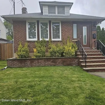 Buy this 3 bed house on 103 Cedarview Avenue in New York, NY 10306