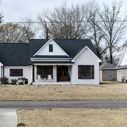 Buy this 3 bed house on 1154 East Main Street in Belle Meade, Savannah