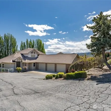 Buy this 4 bed house on 1913 Broadway Place in Wenatchee, WA 98801