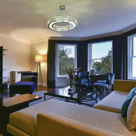 Rent this 2 bed room on Fraser Suites Kensington in 75 Cromwell Road, London