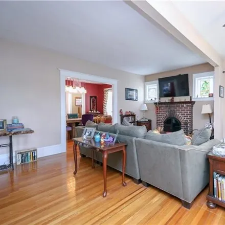 Image 7 - 114 Bache Avenue, New York, NY 10306, USA - House for sale