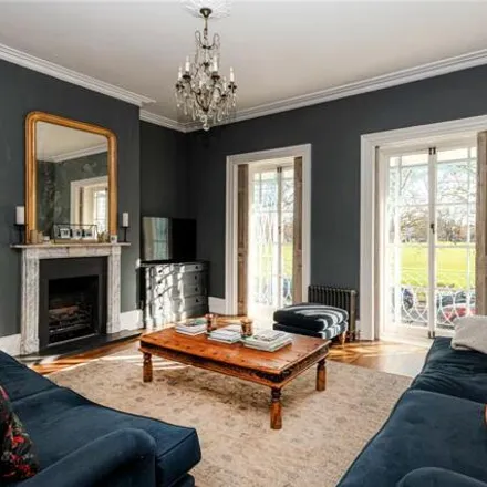 Image 2 - The White house, 67 Kew Green, London, TW9 3AH, United Kingdom - Townhouse for rent