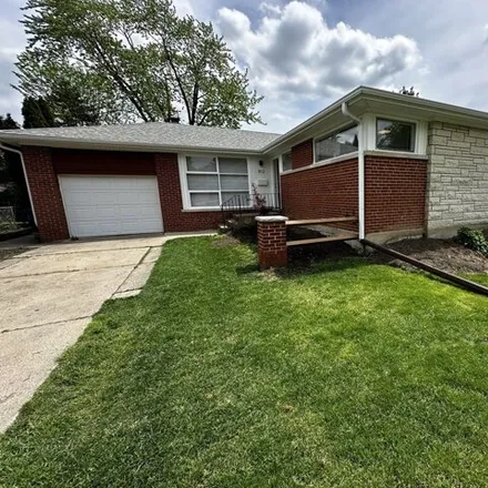 Rent this 3 bed house on 856 West Dresser Drive in Mount Prospect, IL 60056
