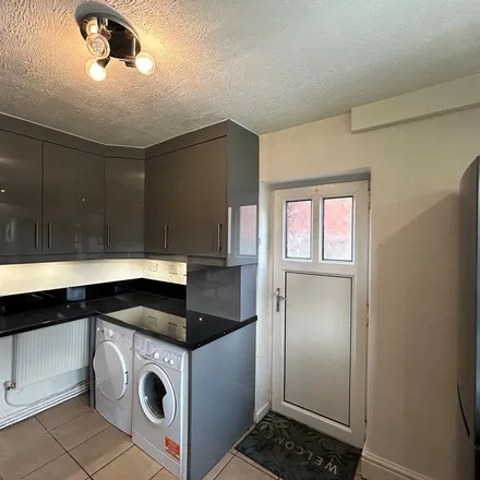 Image 7 - Chilcote Avenue, Urmston, M33 5FA, United Kingdom - Apartment for rent