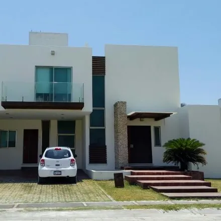 Rent this 3 bed house on Calle San Antonio Norte in 24157 Ciudad del Carmen, CAM