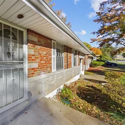 Image 2 - 233 South Dellwood Drive, Ferguson, MO 63135, USA - House for sale