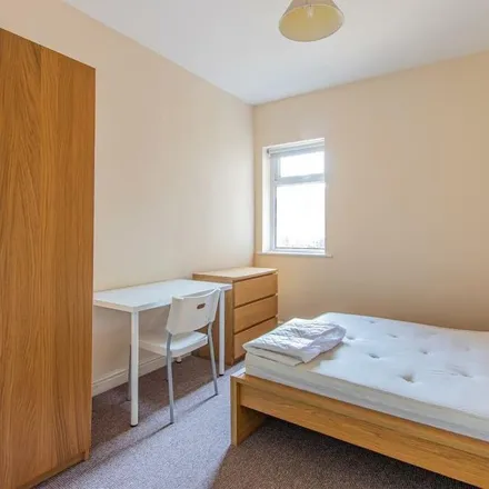 Image 3 - Newport Road, Cardiff, CF24 1RR, United Kingdom - Apartment for rent