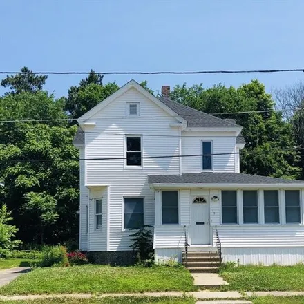 Rent this 3 bed house on 13 Campbell Ave in Leominster, Massachusetts