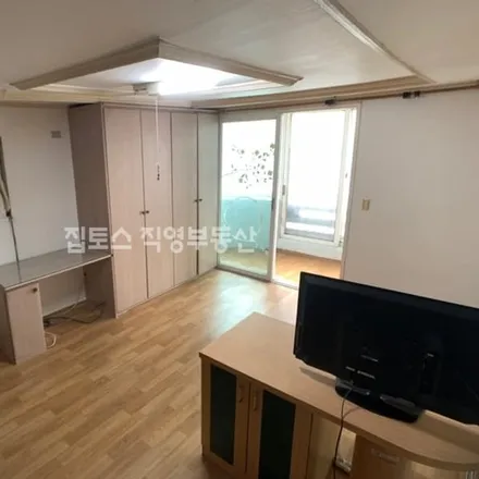 Rent this studio apartment on 서울특별시 강남구 논현동 34