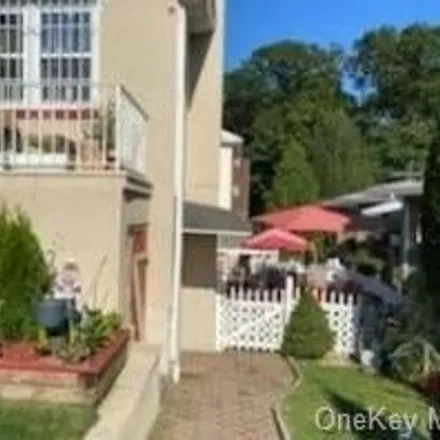 Image 3 - 147 Hart Avenue, City of Yonkers, NY 10704, USA - House for sale