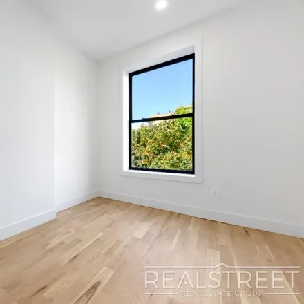 Image 6 - 531 Chauncey Street, New York, NY 11233, USA - House for rent