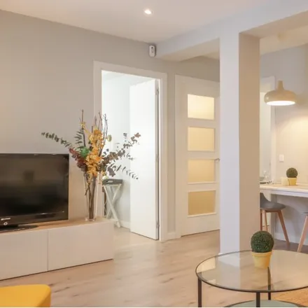 Rent this 2 bed apartment on Madrid in Calle de Fereluz, 26