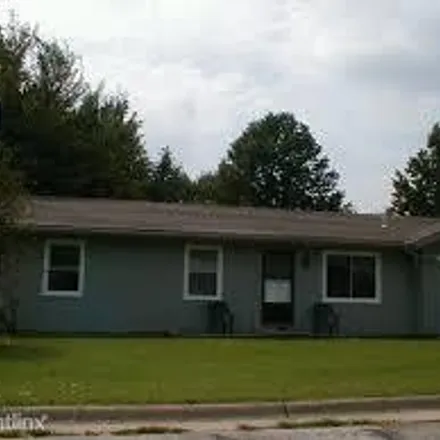 Buy this studio duplex on 203 North Meadowview Avenue in Springfield, MO 65802