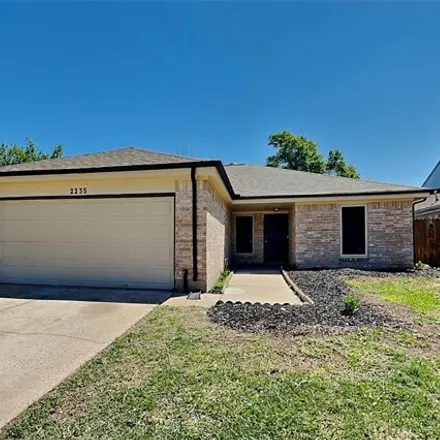 Rent this 3 bed house on 2237 Highland Hills Drive in Paynes, Sugar Land