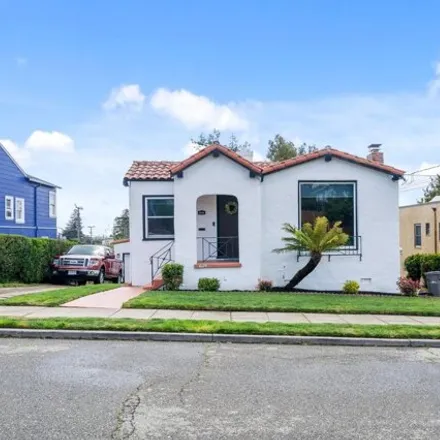 Buy this 3 bed house on 6125 Mauritania Avenue in Oakland, CA 94613