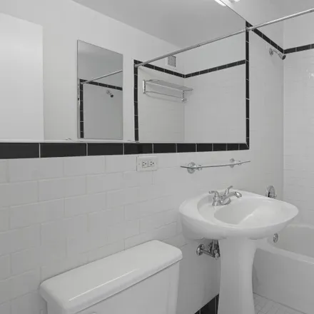 Image 3 - 345 W 42nd St, Unit 28H - Apartment for rent