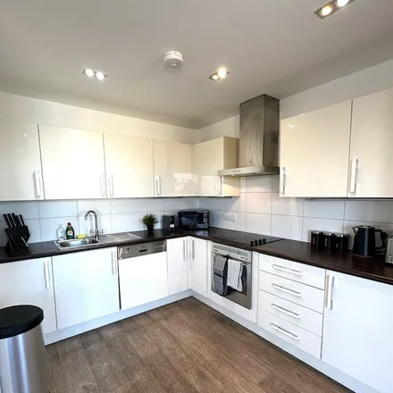 Rent this 3 bed apartment on London in N1 5EG, United Kingdom