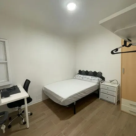 Rent this 6 bed apartment on Calle Sidro Vilarroig in 12002 Castelló de la Plana, Spain
