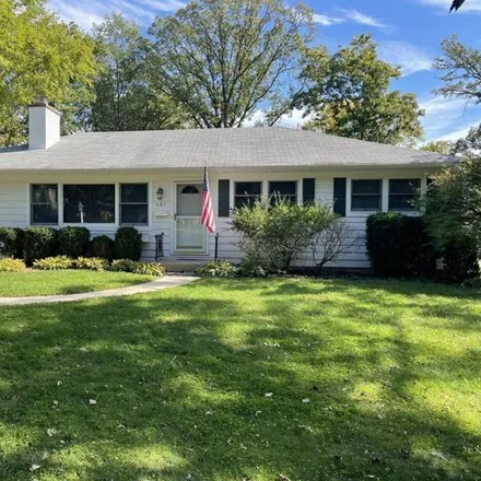 Rent this 3 bed house on 637 Lincoln Avenue in Lake Bluff, Lake County