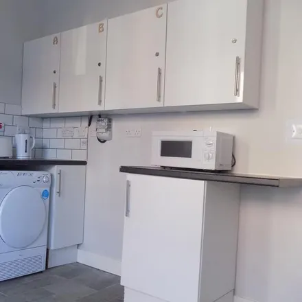 Rent this 1 bed house on Ashburnham Road in Luton, LU1 1JZ