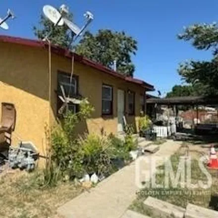 Buy this studio house on Washington Street in Kern County, CA 93307