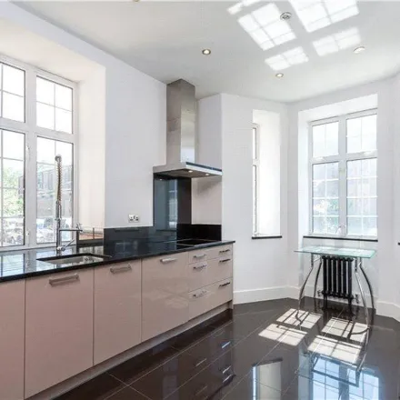 Rent this 3 bed apartment on Eyre Court in 3-21 Finchley Road, London