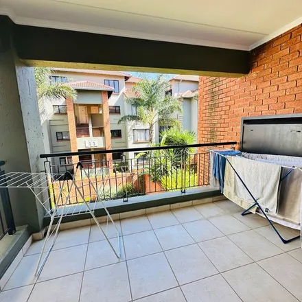 Image 4 - Jimmys killer prawns, Concorde Road East, Bedfordview, Gauteng, 2007, South Africa - Apartment for rent