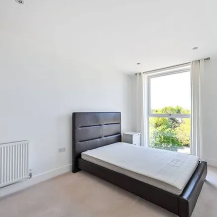 Rent this 2 bed apartment on Redwood Grove in London, TW9 3AQ