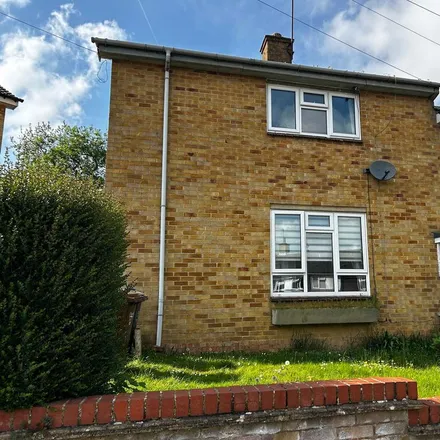 Rent this 2 bed townhouse on Broughton Road in Banbury, OX16 9RH