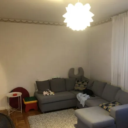 Rent this 4 bed apartment on Venavägen 25 in 27, 703 65 Örebro
