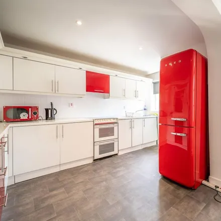 Rent this 3 bed townhouse on Clacton Road in London, E6 3ES