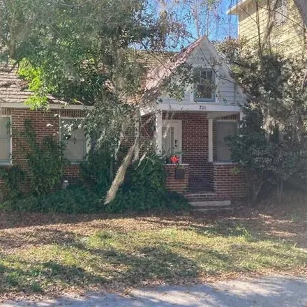 Rent this 4 bed house on 252 Northwest 10th Street in Gainesville, FL 32601