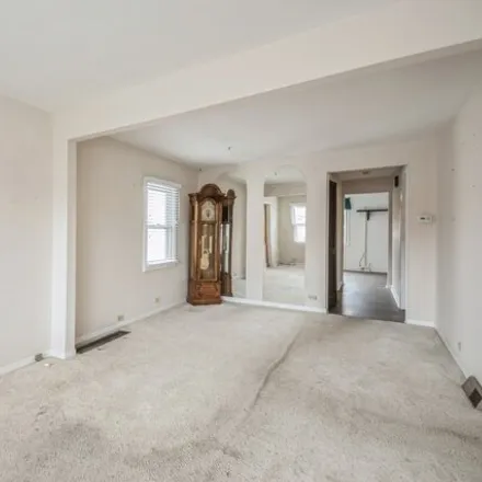 Image 4 - 2036 North New England Avenue, Chicago, IL 60707, USA - House for sale