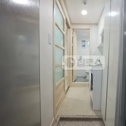 Rent this studio apartment on 서울특별시 관악구 봉천동 1525-19