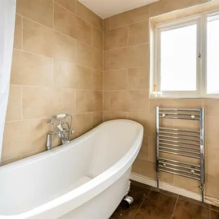 Image 4 - Lennon Close, Rugby, CV21 4DT, United Kingdom - Townhouse for sale