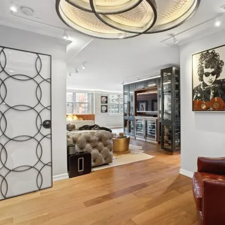 Image 1 - 242 East 80th Street, New York, NY 10075, USA - Apartment for sale