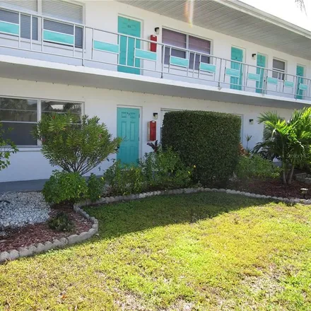 Buy this 1 bed condo on 4898 21st Street North in Saint Petersburg, FL 33714