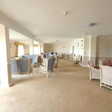 Image 1 - Marine Road, Colwyn Bay, LL29 8PH, United Kingdom - Apartment for rent