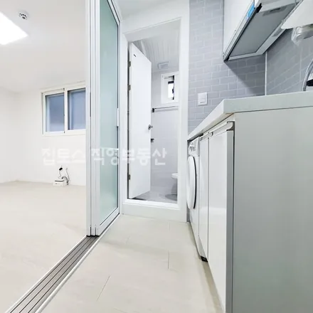 Rent this studio apartment on 서울특별시 관악구 봉천동 1646-8