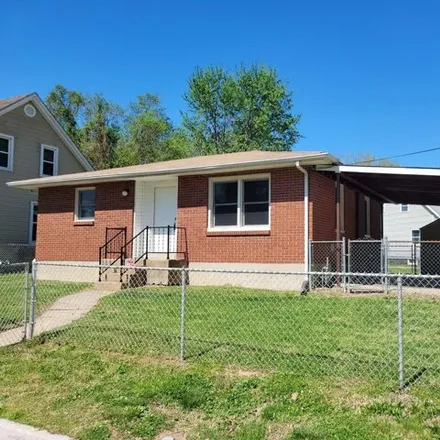 Buy this 2 bed house on 890 Arch Street in Alton, IL 62002
