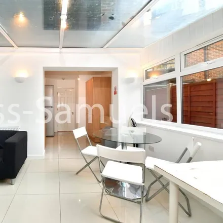 Rent this 5 bed townhouse on 27-33 Barnfield Place in Millwall, London