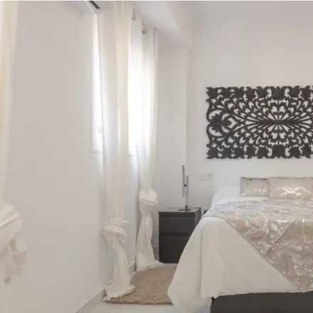 Rent this 16 bed room on Madrid in Calle de Doña Mencía, 28011 Madrid